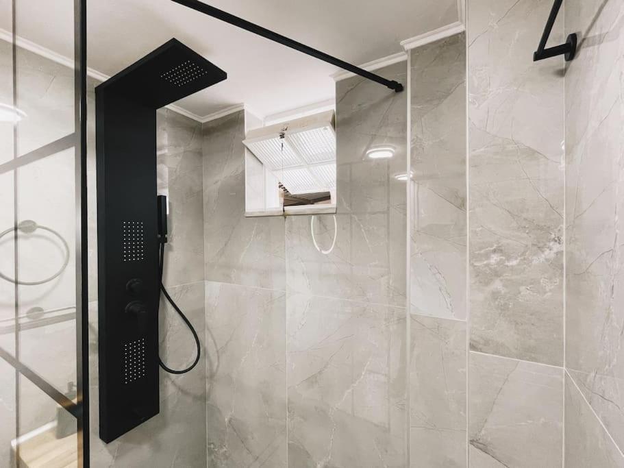 Comfy Corner Luxury Apartment 하니아 외부 사진